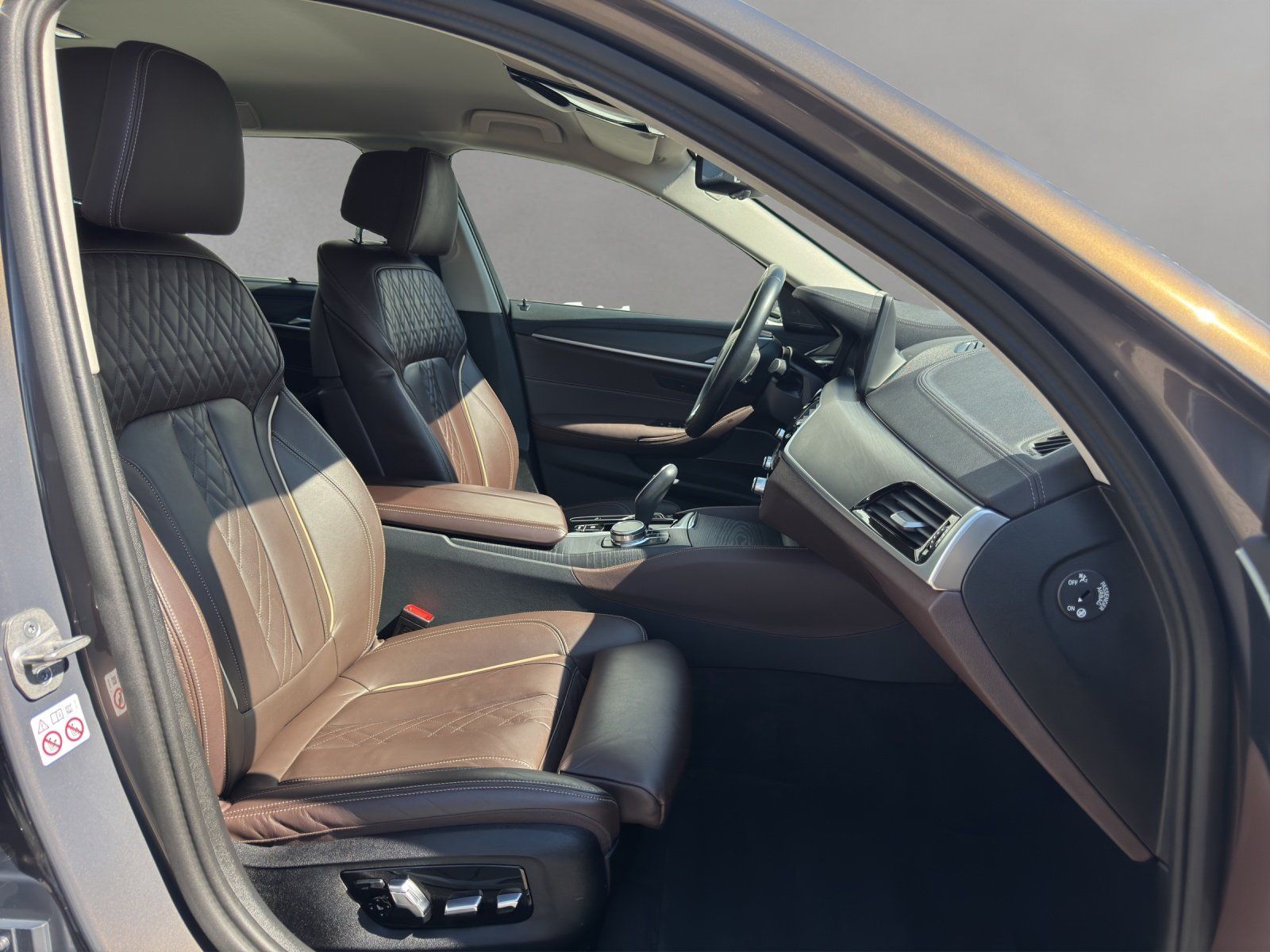 Fahrzeugabbildung BMW 530 d xDrive Luxury Line/KAMERA/ACC/HUD/H&K/