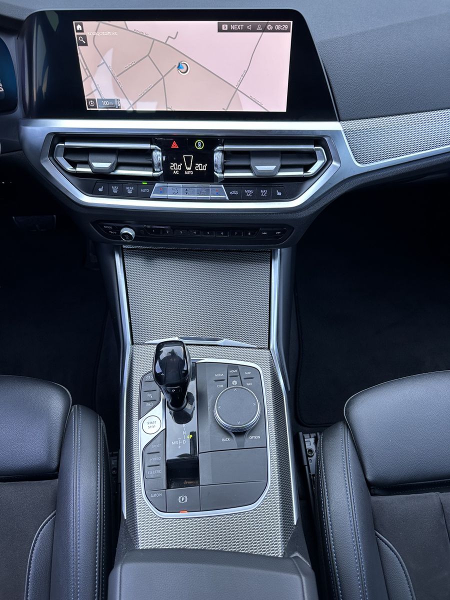 Fahrzeugabbildung BMW 330e Touring M-Sport NAV+LED+HUD+HIFI+19ZOLL+1HD