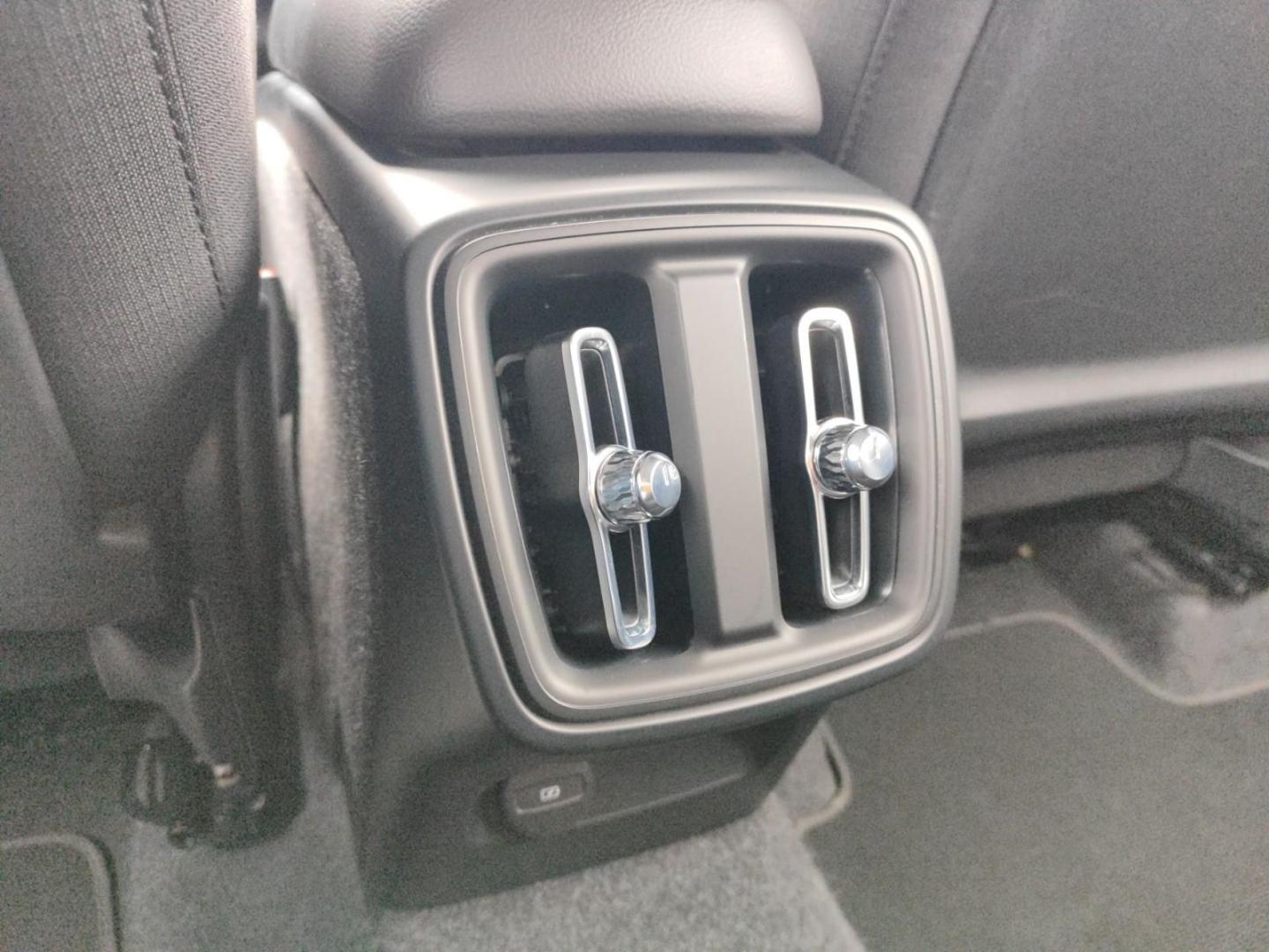 Volvo XC40 B3 Momentum Core 2WD Navi Digitales Cockpit