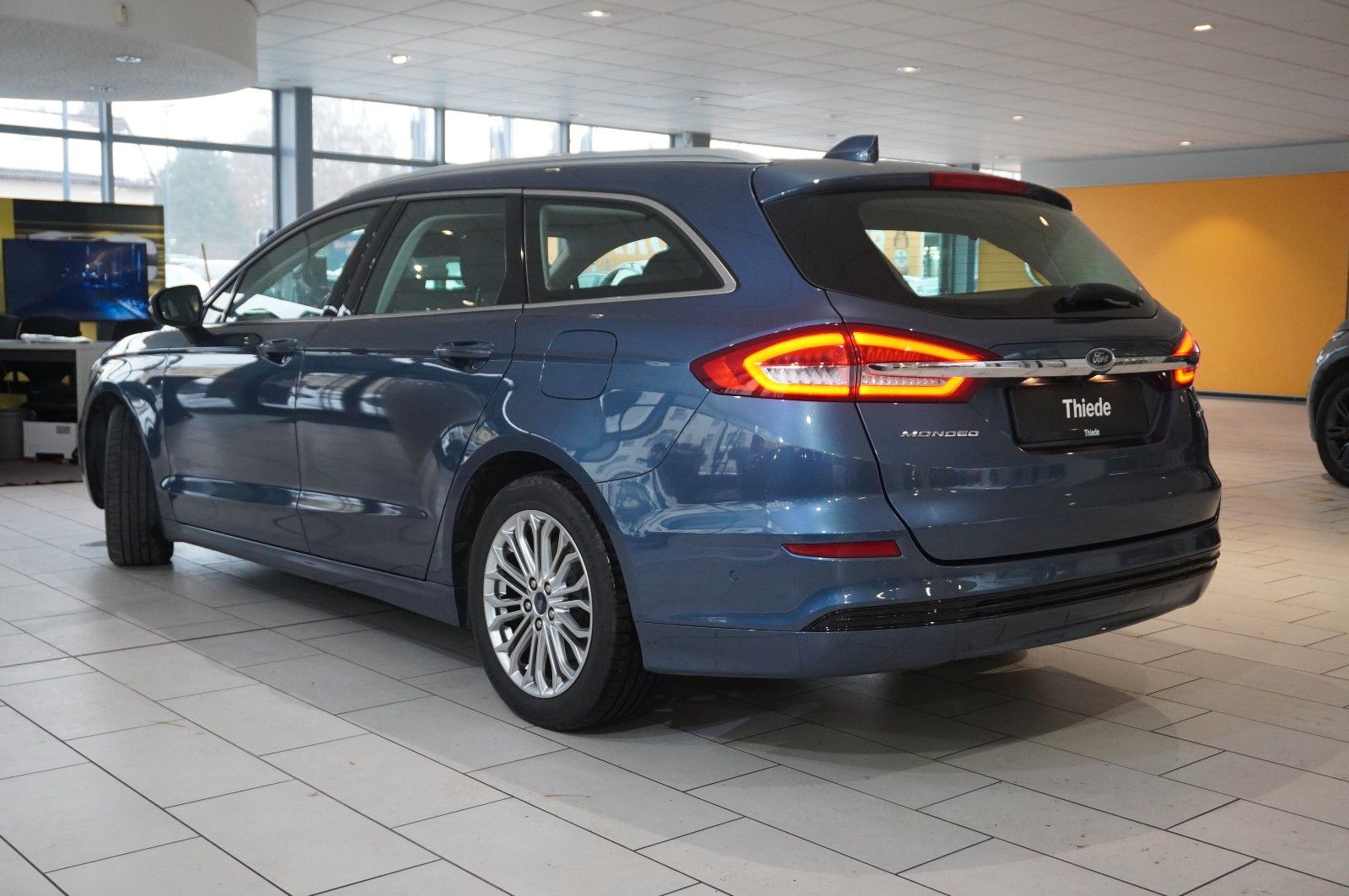 Fahrzeugabbildung Ford Mondeo Turnier 2.0 TITANIUM NAVI/LED/KAMERA/DAB+