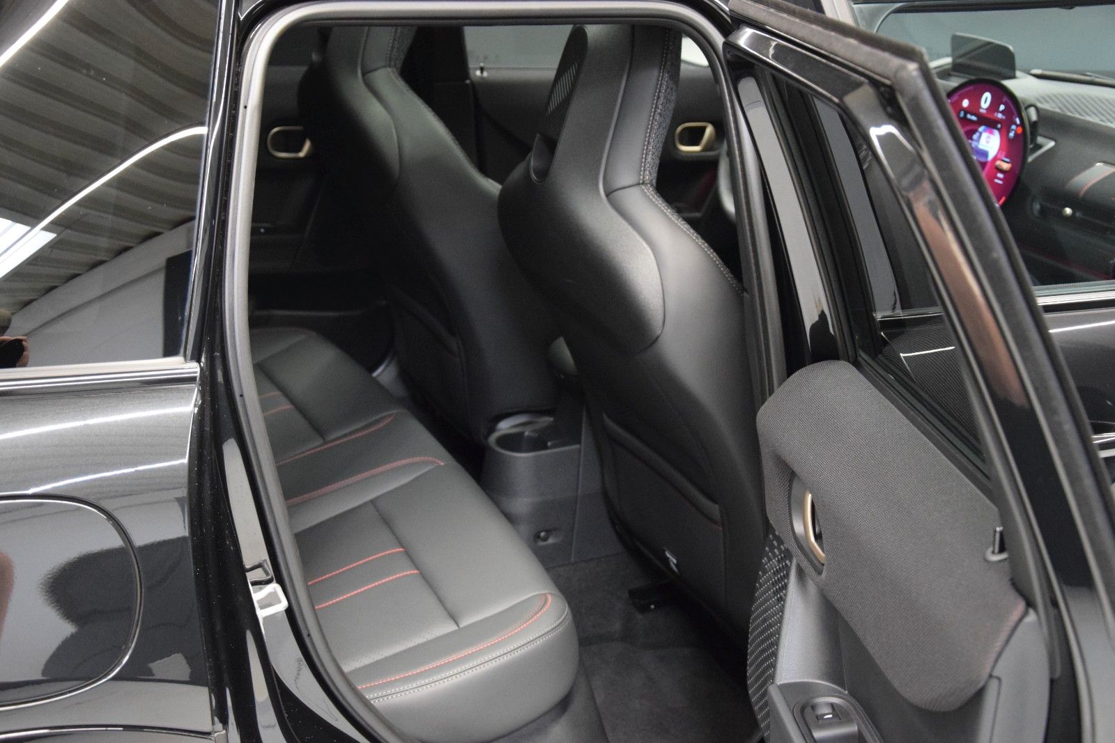 Fahrzeugabbildung MINI Cooper C John Cooper Works Trim M HuD Pano Leder