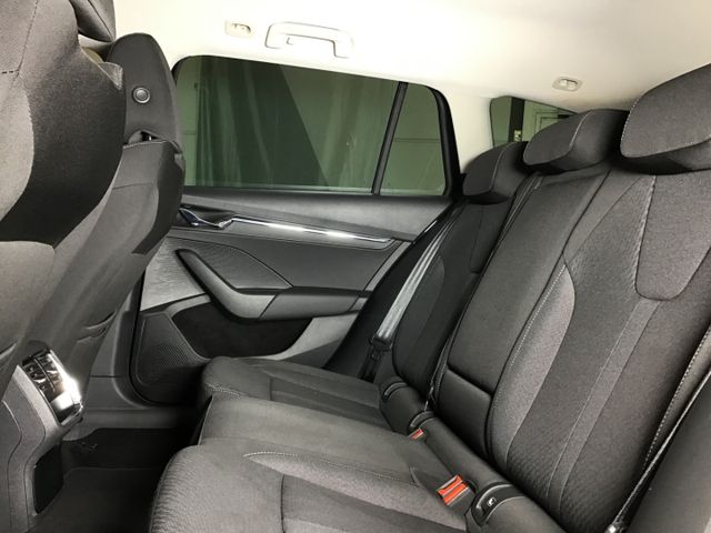 Fahrzeugabbildung Skoda Octavia 2.0 TDI Combi Style DSG/Navi/Tempo/HUD