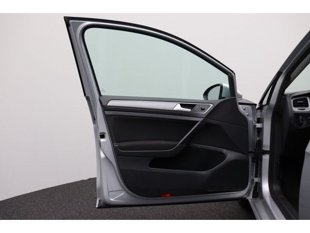 Fahrzeugabbildung Volkswagen Golf 1.6 TDI Klimaautomatik-2-Zonen SHZ