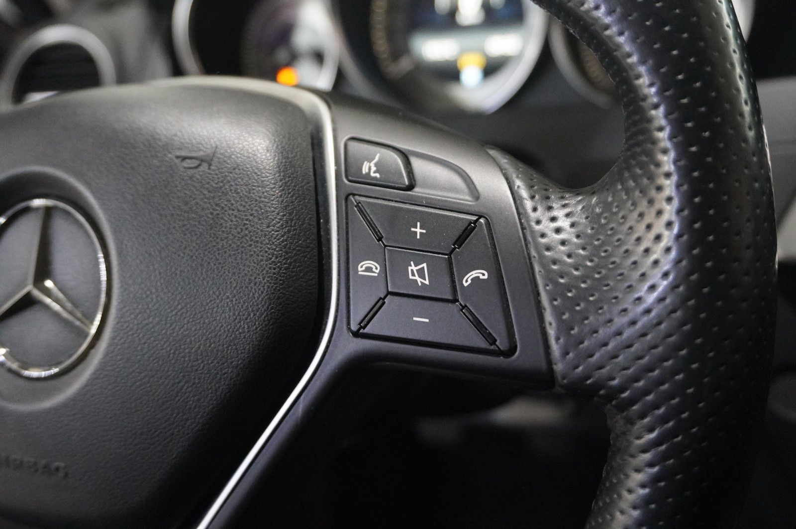 Fahrzeugabbildung Mercedes-Benz C 220 T AVANTGARDE KLIMA/SHZ/PDC/T-LEDER/USB