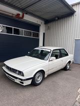 BMW E30 320i Coupé Alpinweiss - BMW 320 mit Benzin-Antrieb: Coupe, E30 320i