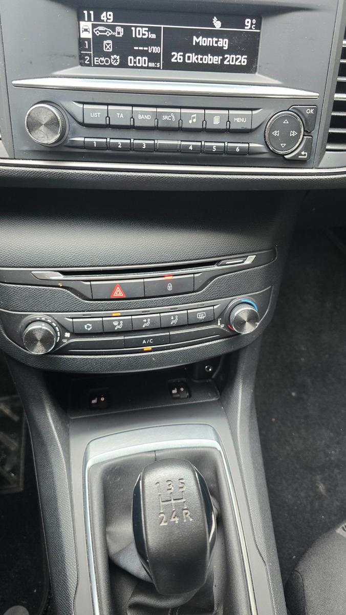 Peugeot 308 2015 — photo 8
