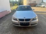 BMW 320 Baureihe 3 Lim. 320i*STEUERKETTE NEU - BMW 320 aus 2005: 320i