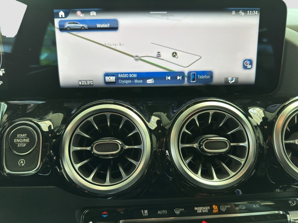 Fahrzeugabbildung Mercedes-Benz B 200 Pano*SD*KeyLess*LED*PDC*ParkAss*SpurH*ACC