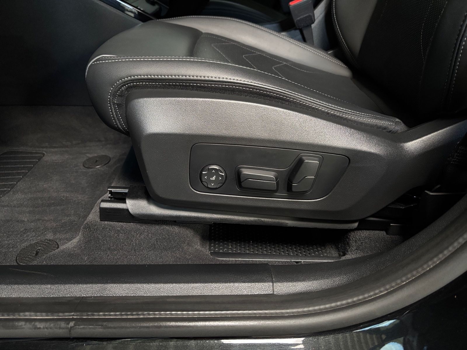 BMW X1 23 d xDrive xLine - AHK/Pano/HeadUp/HiFi foto 22