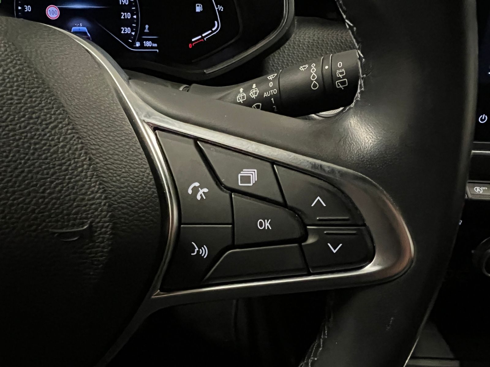 Fahrzeugabbildung Renault Clio V 1.0 TCe 100 Intens