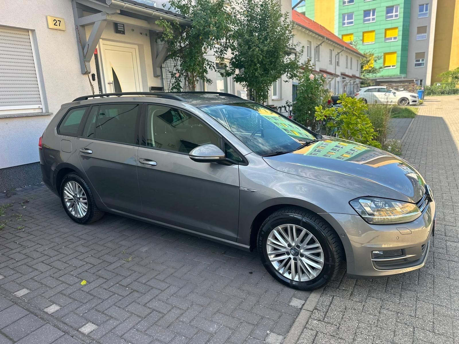 Volkswagen Golf 2015 — rear view