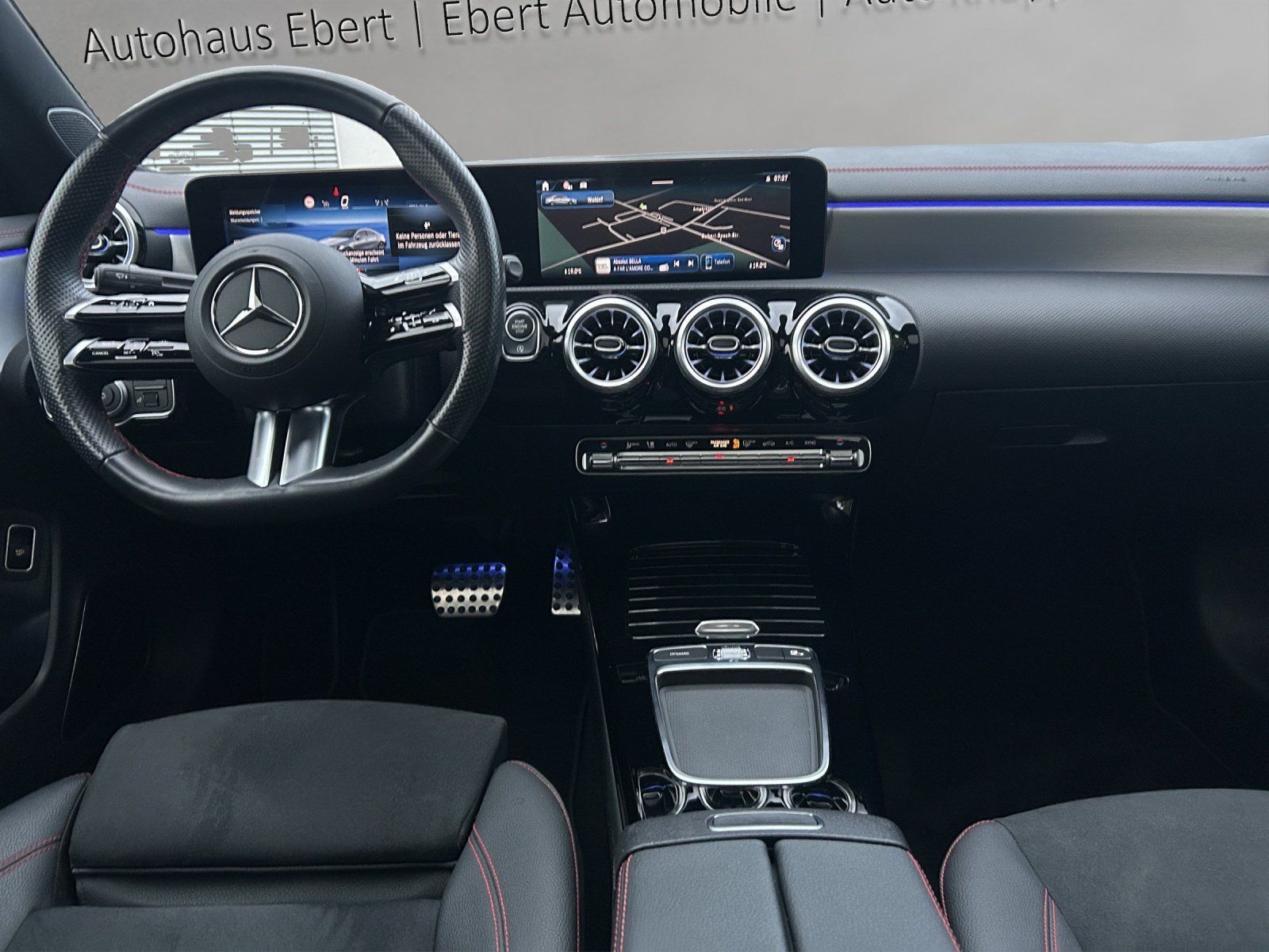 Fahrzeugabbildung Mercedes-Benz CLA200 AMG Prem MLED Burme DAB KeyGo Pano Kamera