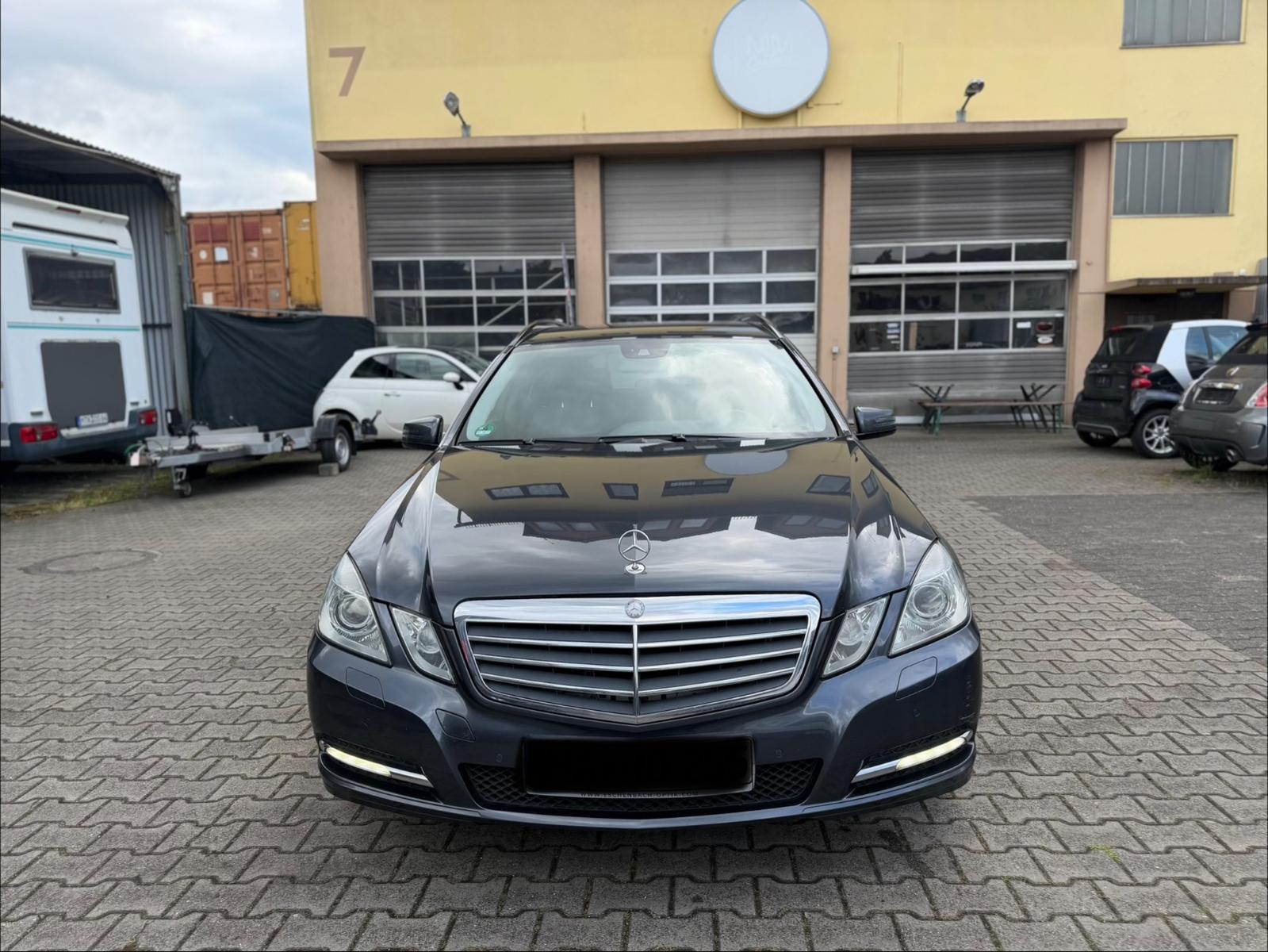 Mercedes-Benz E220 2012 — rear view