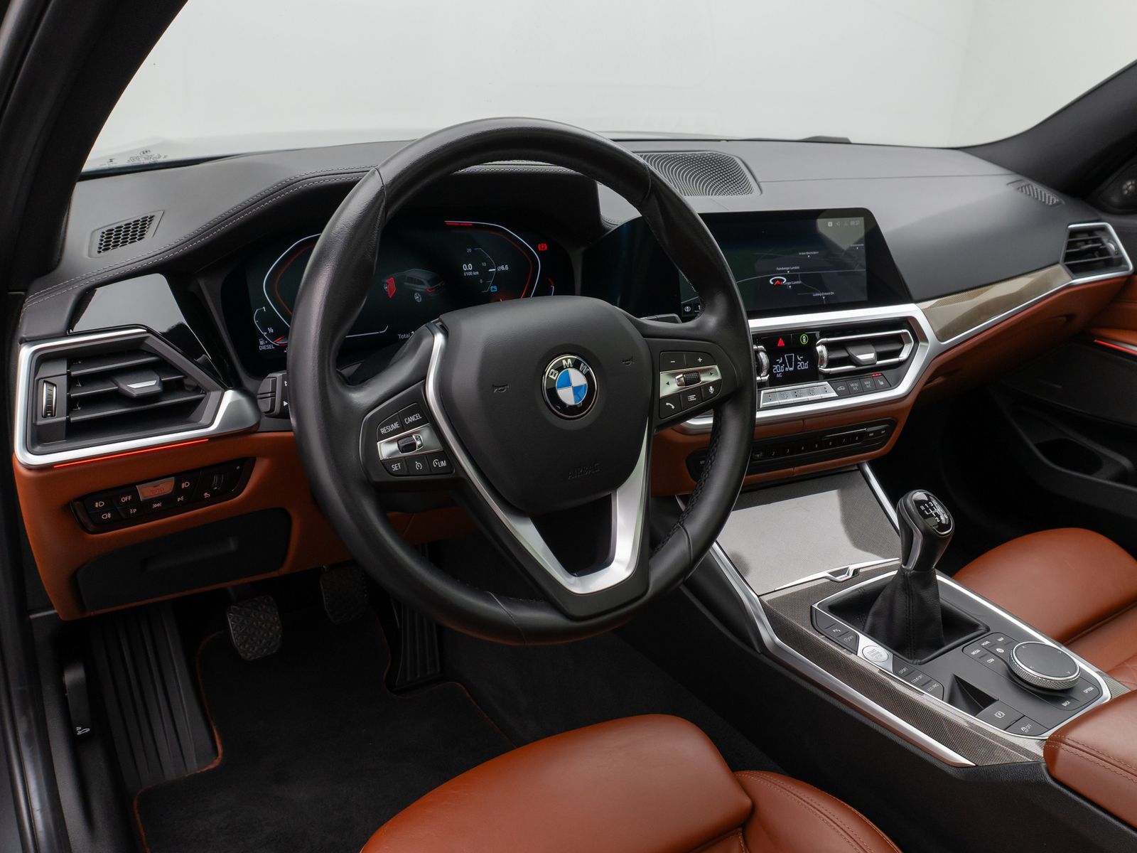 Fahrzeugabbildung BMW 320d Sport Line Panorama Kamera HUD DAB H/K AHK