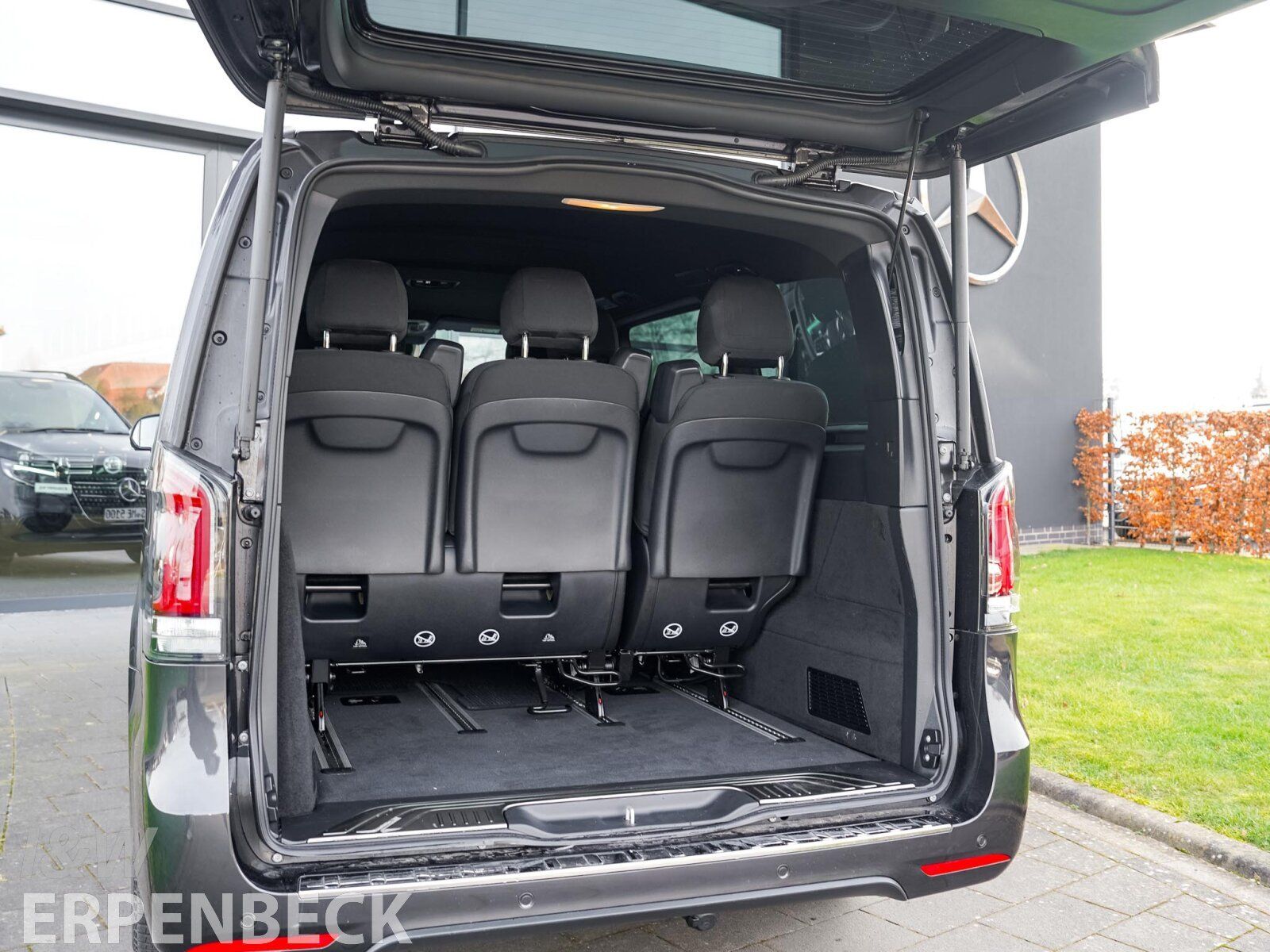 Fahrzeugabbildung Mercedes-Benz V 300 d 4MATIC Style lang AHK AMG Distronic AR