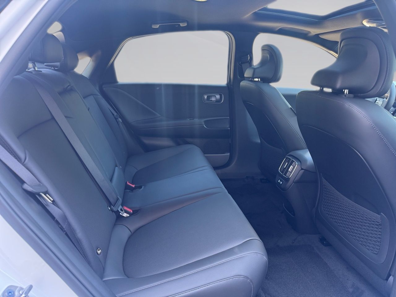 Fahrzeugabbildung Hyundai IONIQ 6 Uniq / Uniq-Paket Elektro 77,4 kWh 360