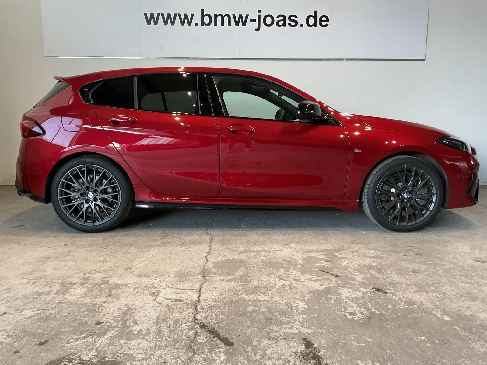 Fahrzeugabbildung BMW M135 xDrive |M Technik Paket II |Harman Kardon |