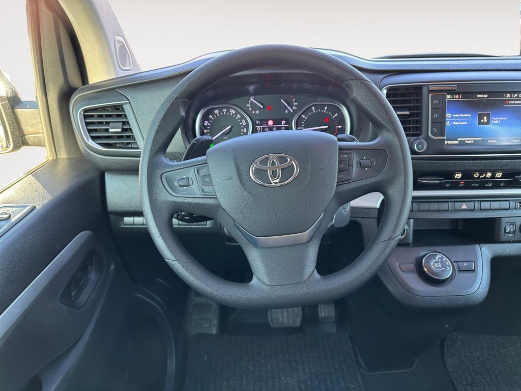 Fahrzeugabbildung Toyota Proace 2,0-l-D-4D L2 (8-Si.) Autm. Verso Shuttle