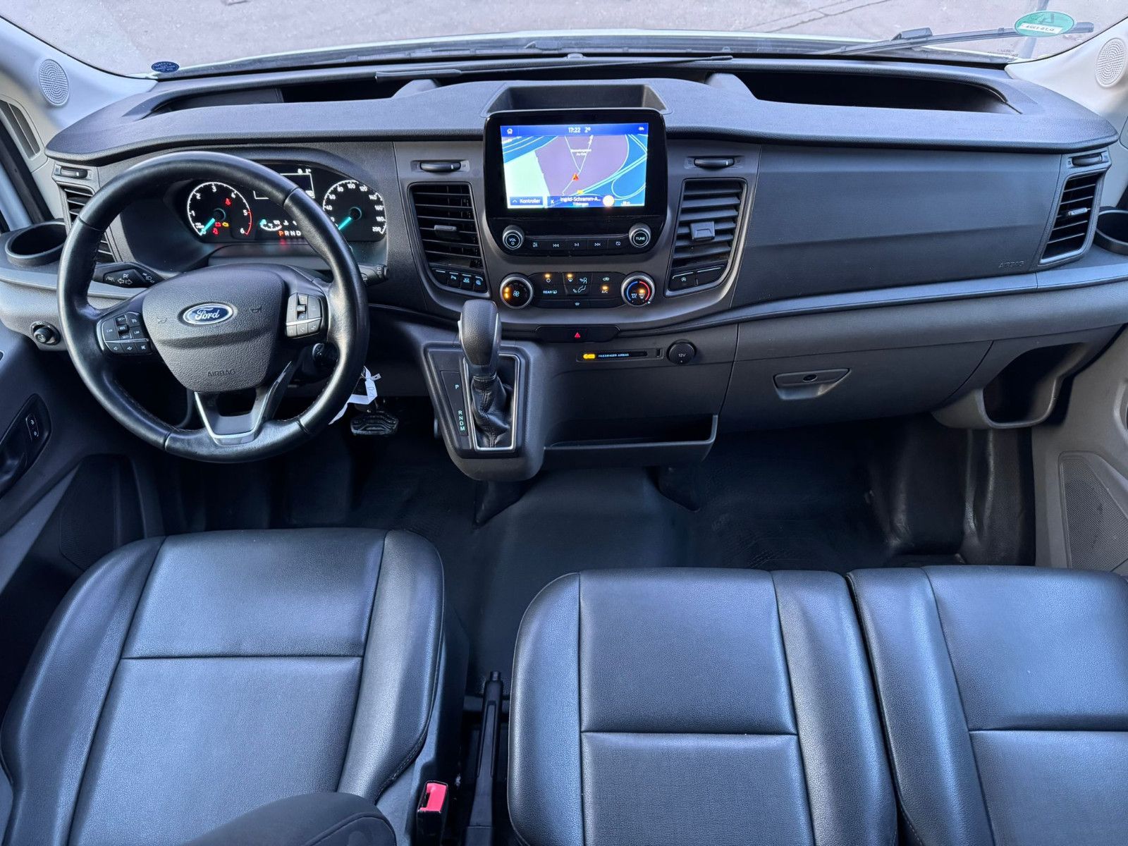 Fahrzeugabbildung Ford TRANSIT 330 L2H2*9-SITZE*LEDER*2xKLIMA*NAVI