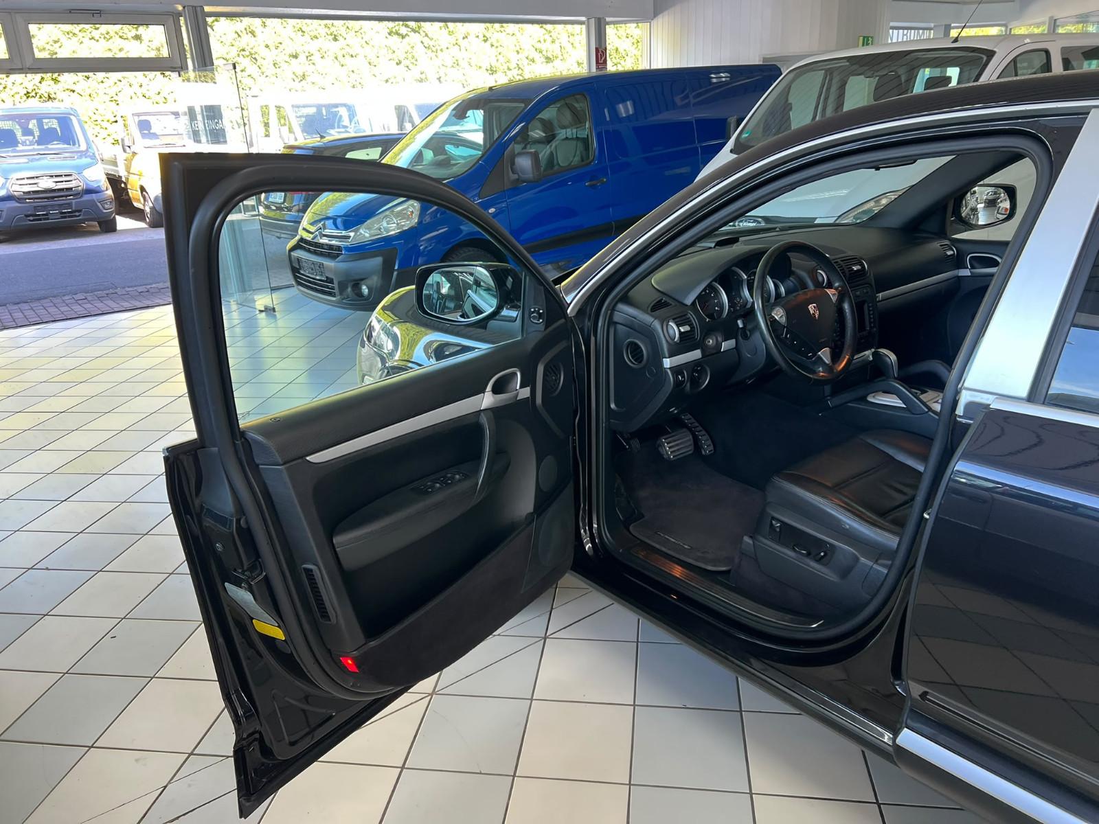 Porsche Cayenne S 4.8 V8 385 ch BVA 4x4 / Suspension pneumatique PASM / Toit ouvrant / Cuir / Jantes 20"