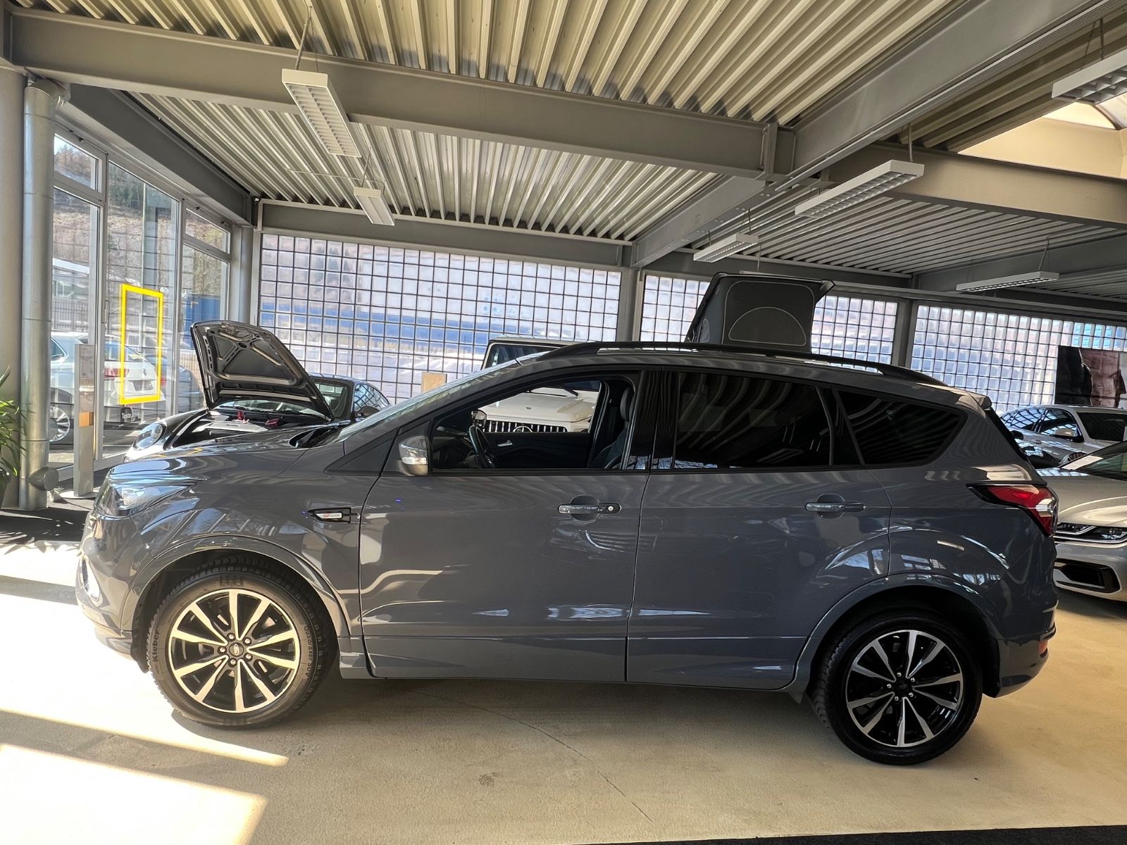 Fahrzeugabbildung Ford Kuga ST-Line Automatik
