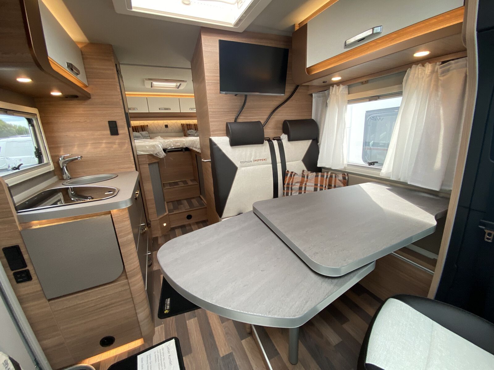 Fahrzeugabbildung Weinsberg CaraCompact MB EDITION PEPPER 640 MEG Automatik