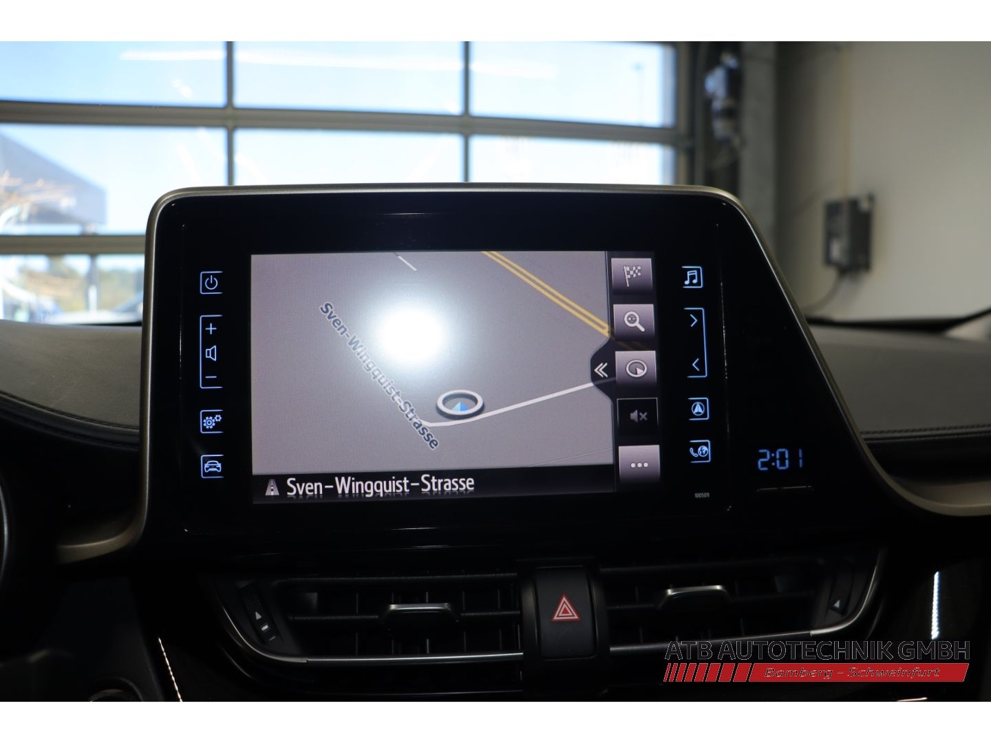 Fahrzeugabbildung Toyota C-HR Team D 1.2l Turbo Navi ACC DAB SHZ LenkradH