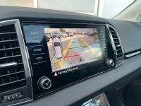SKODA Karoq 1.5 TSI DSG Selection PANO KAM AHK 5JGAR bei Autohaus Landmann & Maier OHG