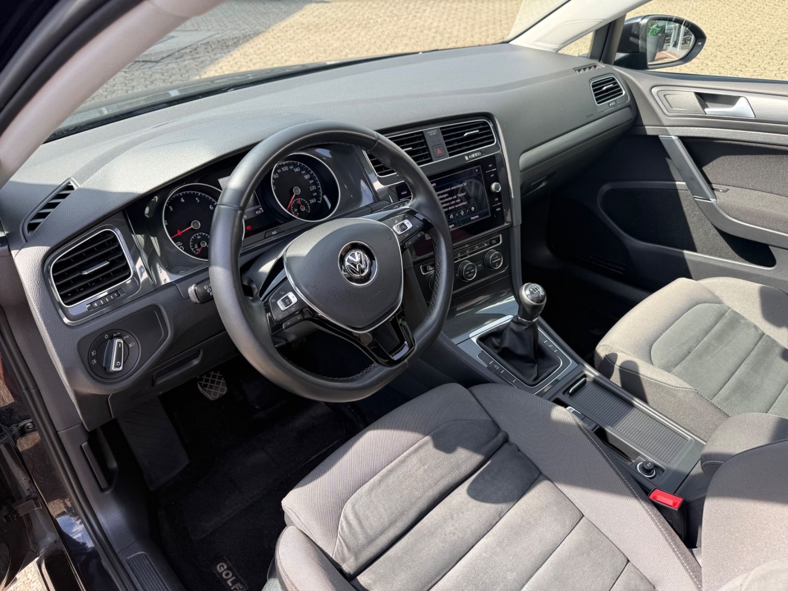 Fahrzeugabbildung Volkswagen Golf 1.5 Comfortline AHK/ACC/Pano/Navi/LED/Kamer