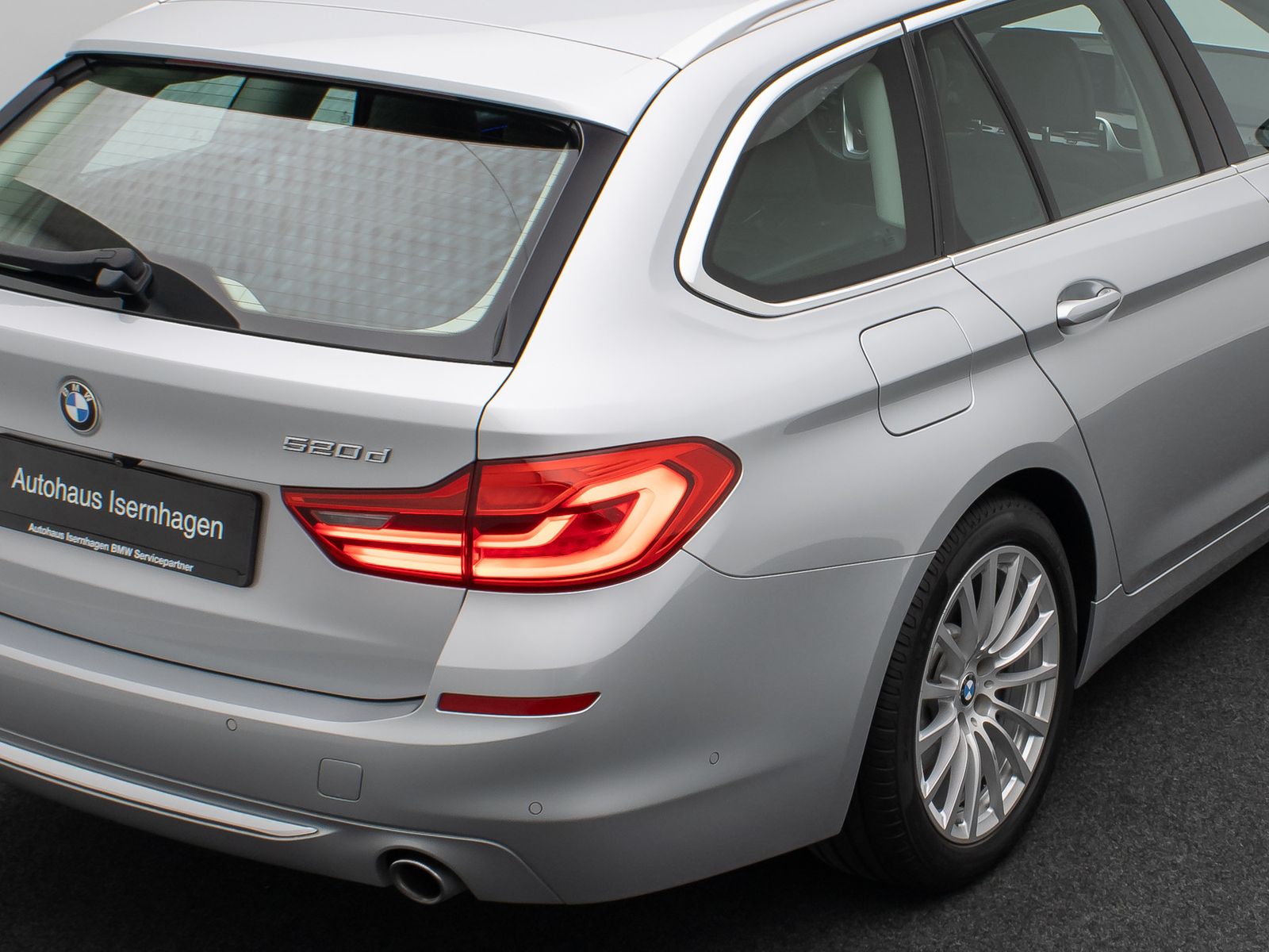Fahrzeugabbildung BMW 520d Luxury Line 360&deg;DAB Alarm DisplKey Panorama