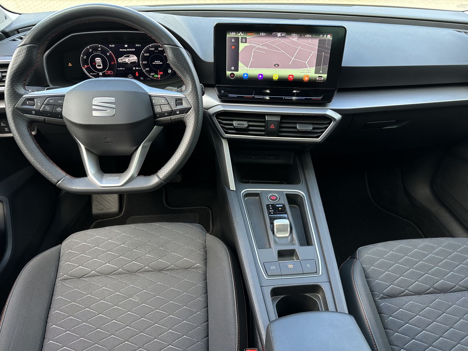 Fahrzeugabbildung SEAT Leon 2.0 TDI DSG FR NAV+LED+AHK+ACC+PANO+BEATS