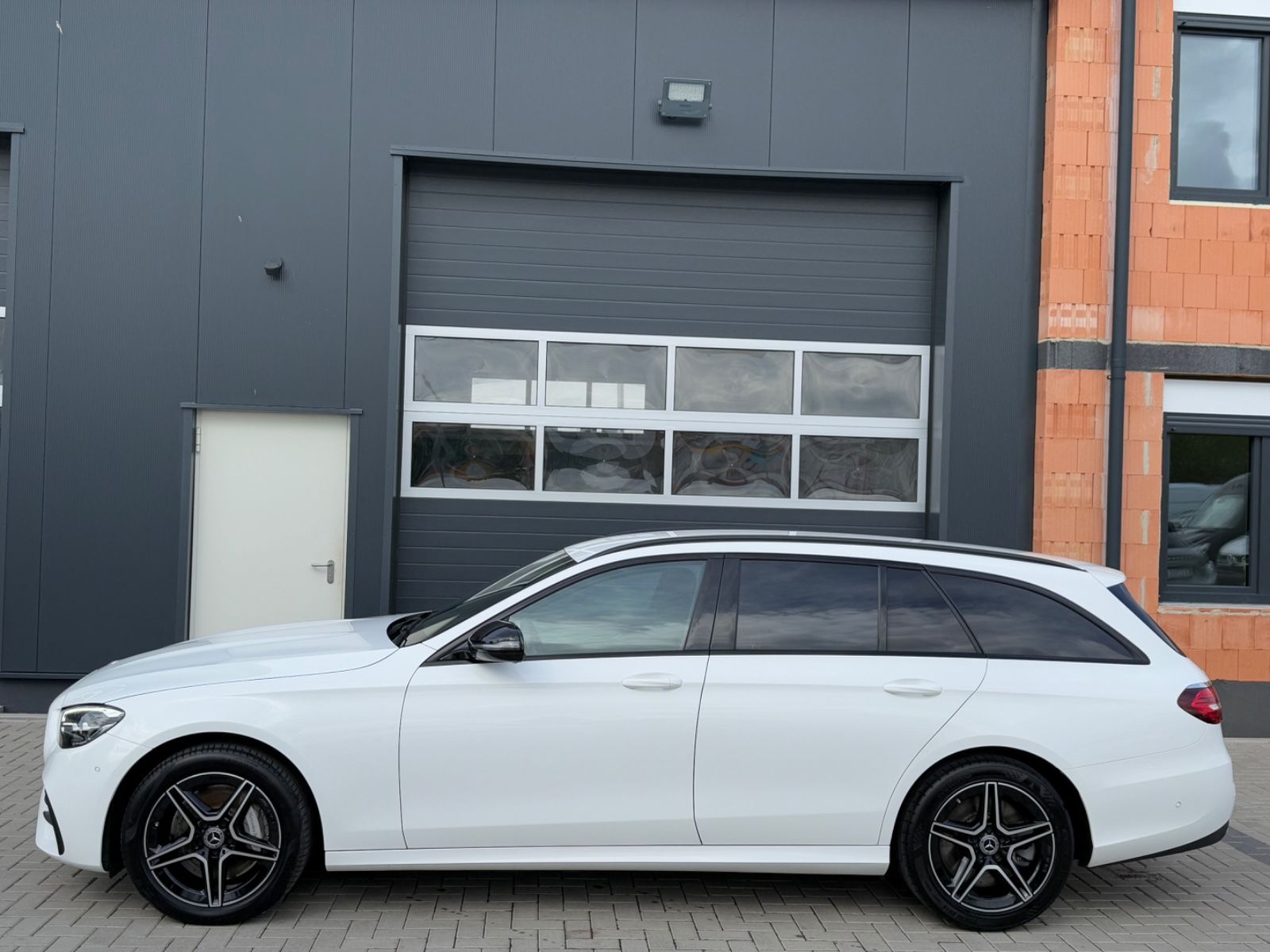 Mercedes-Benz E 300 de 4Matic AMG-LINE *LED*NIGHTP*MBUX*KAM* imagem 2