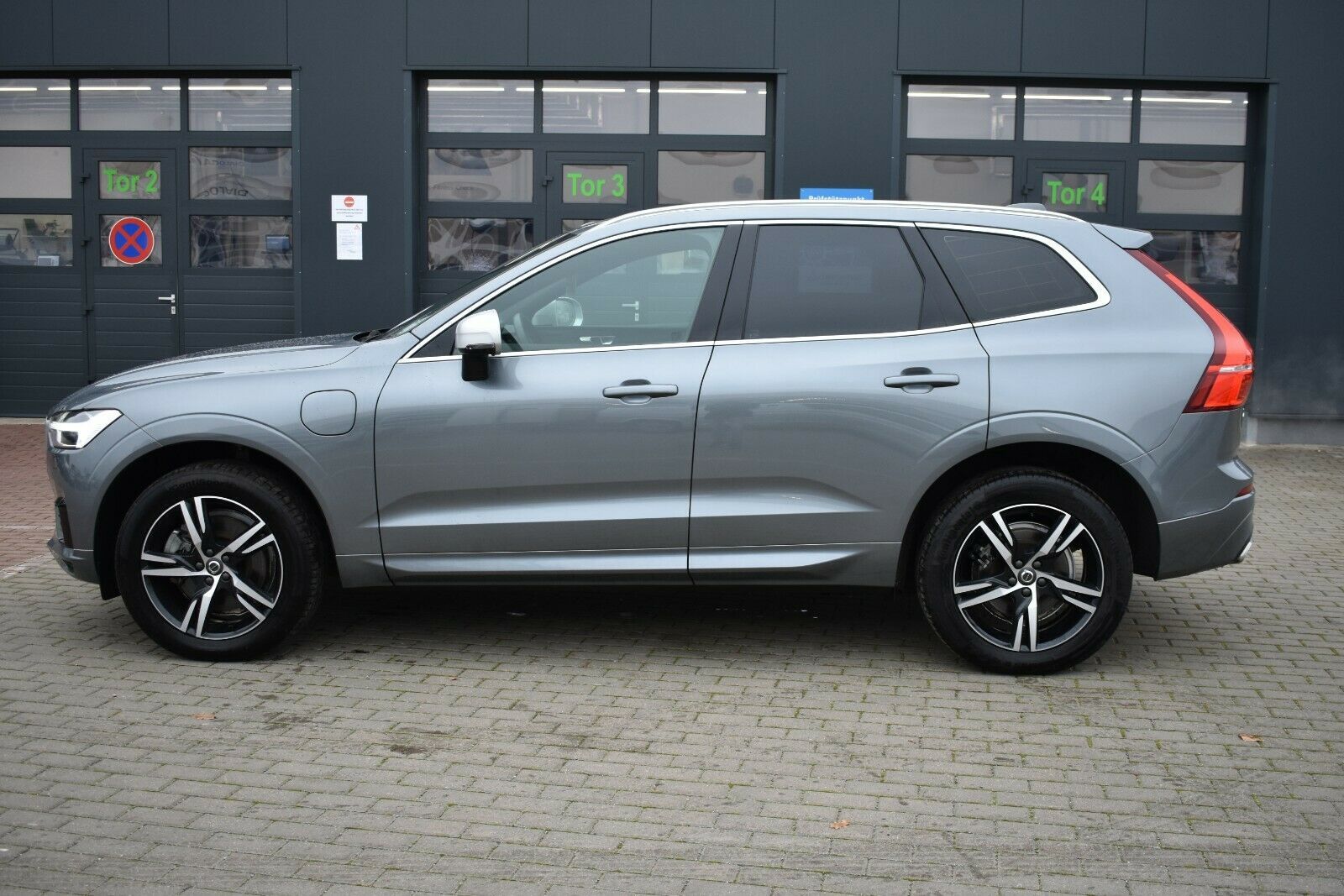 Fahrzeugabbildung Volvo XC60 T8 Twin Eng* R-Design Luft*ACC*AHK*AWD*STHZ