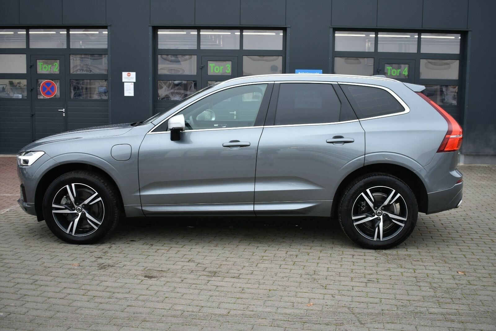 Fahrzeugabbildung Volvo XC60 T8 Twin Engine R-Design Luft*ACC*AHK*