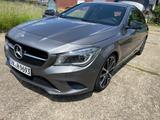 Mercedes-Benz CLA 180 Shooting Brake - - silberne Mercedes-Benz CLA 180 Shooting Brake