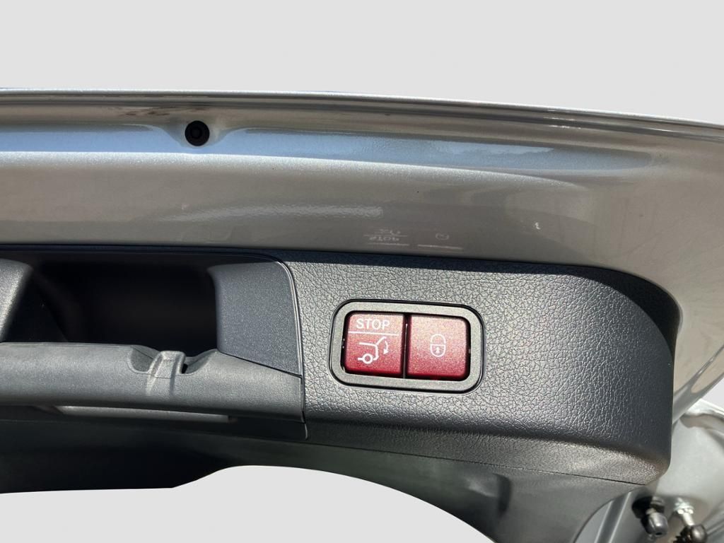 Fahrzeugabbildung Mercedes-Benz GLB 200 d AMG*KeyLess*PDC*SpurH*el.Heck*SHZ*AHK