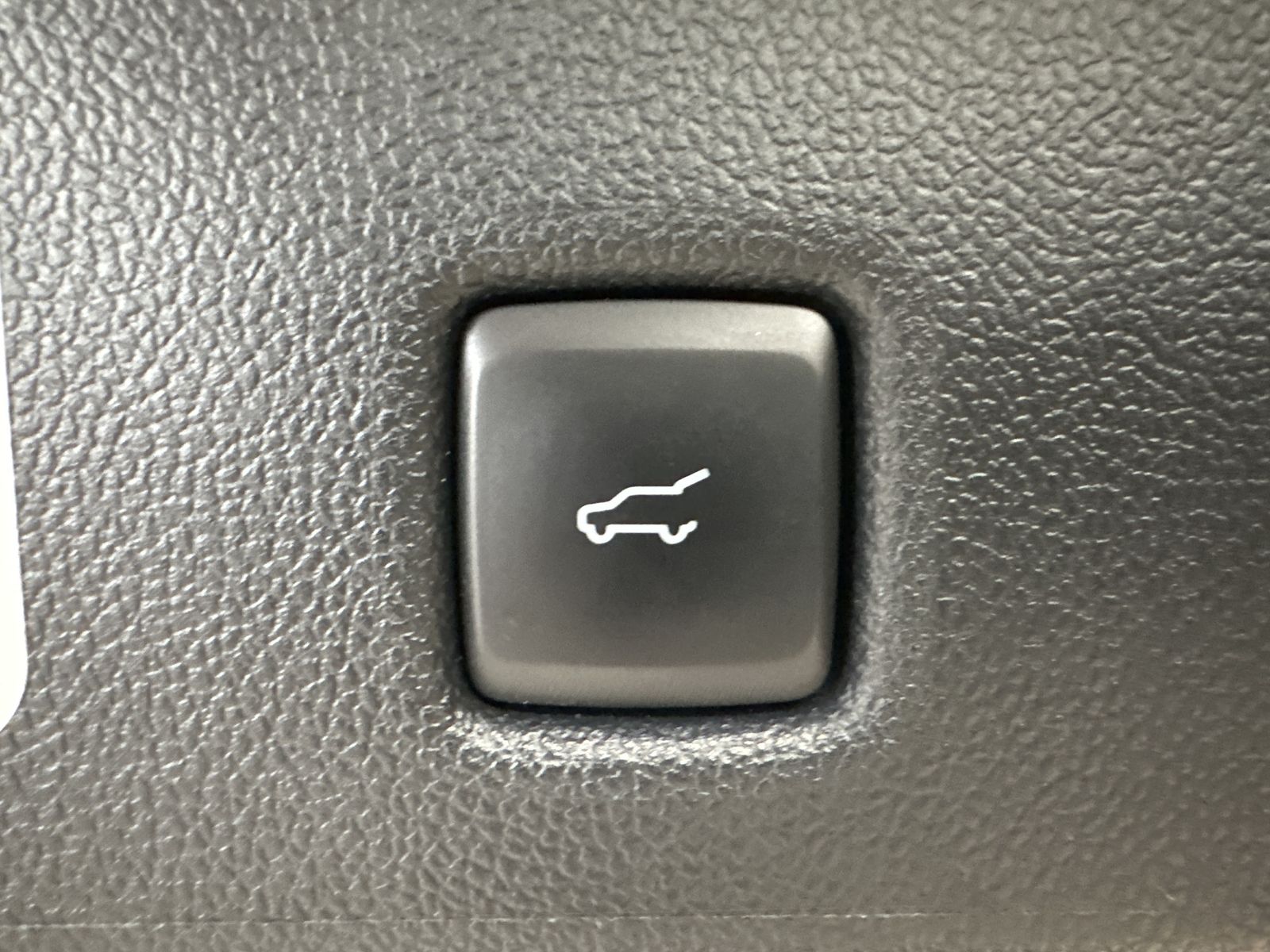 Fahrzeugabbildung Ford Kuga 2.0 EB 4x4 Vignale NAV+LED+AHK+VCOCK+HEADUP