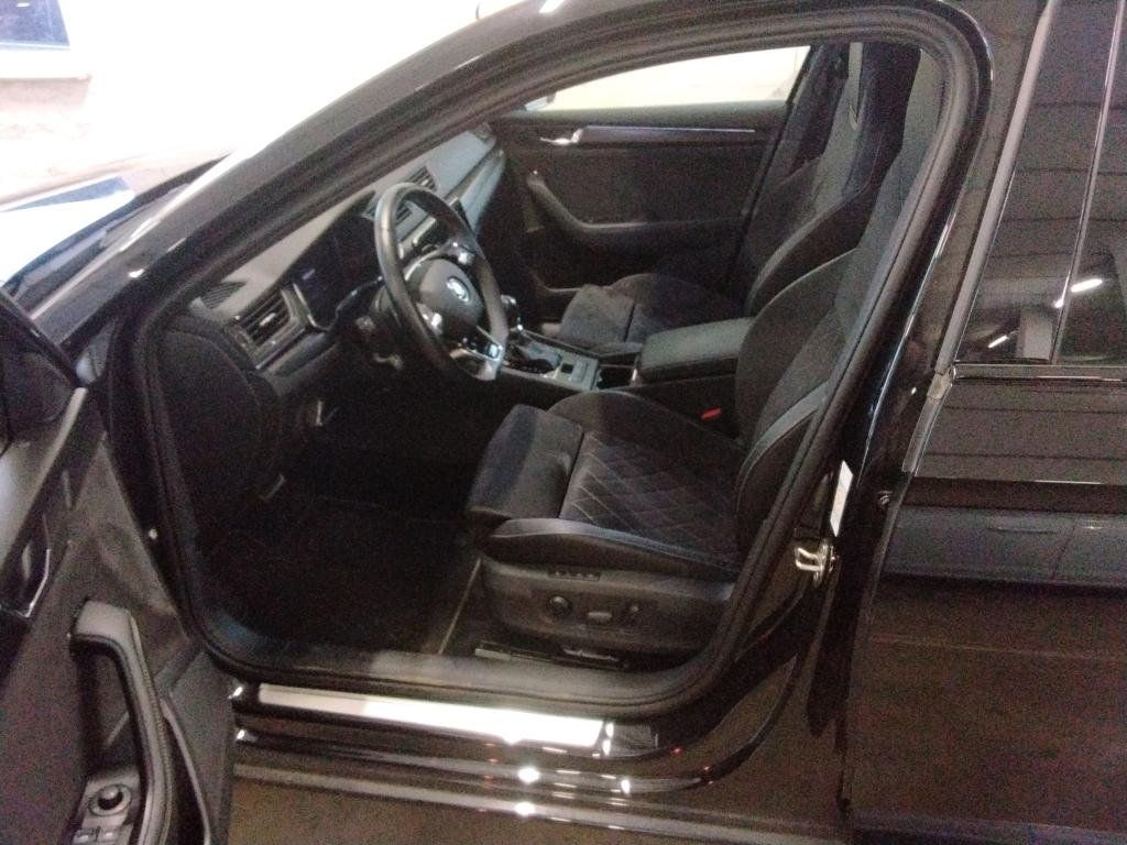 Fahrzeugabbildung SKODA Superb Combi 1.4 TSI Sportline iV/AHK/KAMERA/ACC