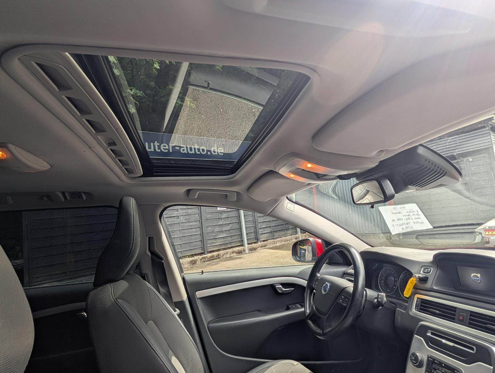 Volvo V70 2012 — photo 14