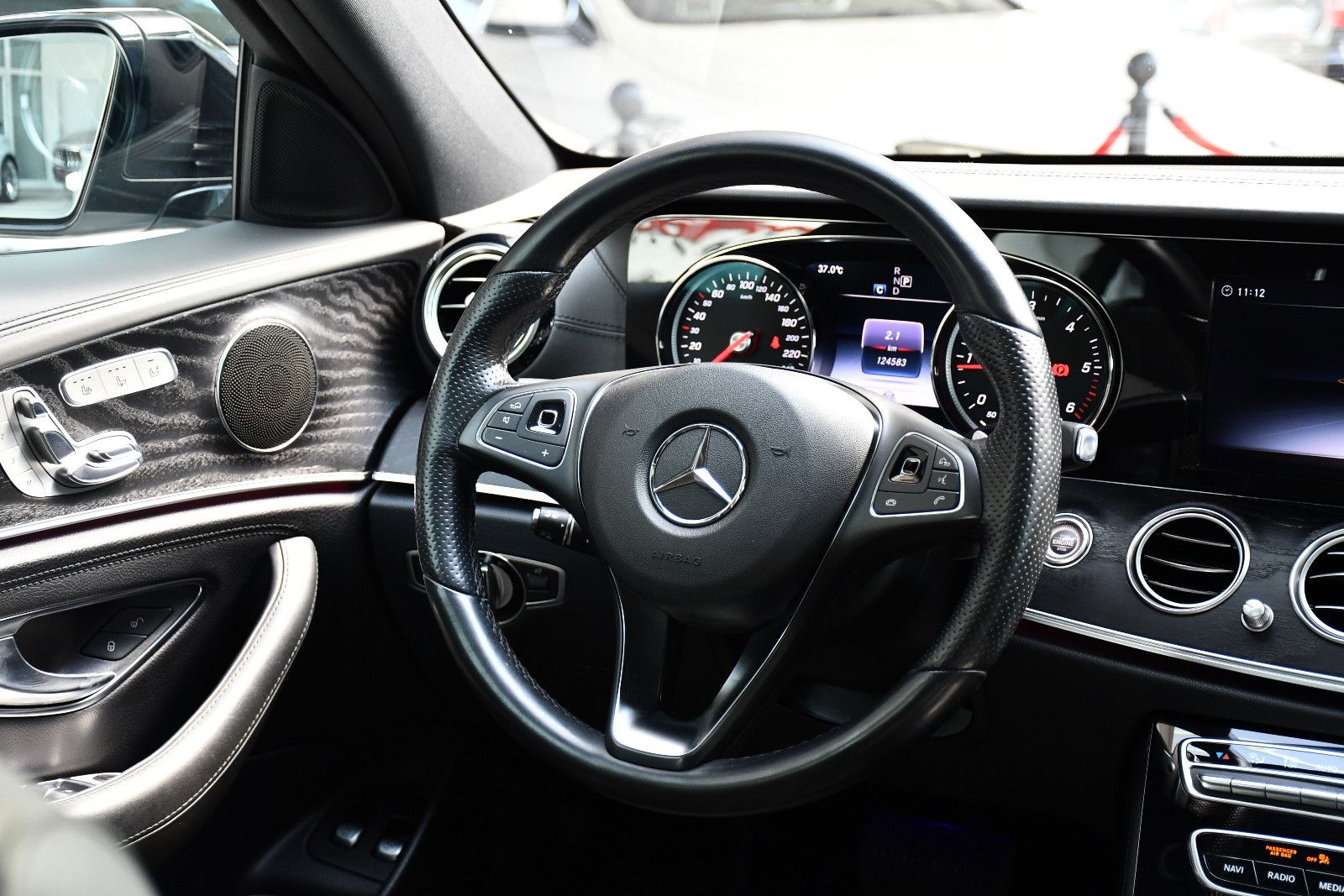 Mercedes-Benz E220d Designo AMG-Line Distronic 360° Ahk 1.Hand foto 23