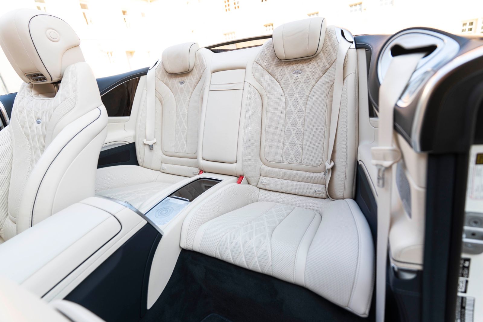 Fahrzeugabbildung Mercedes-Benz S 560 Cabriolet BURMESTER HUD 360° ACC LUFT TOTW