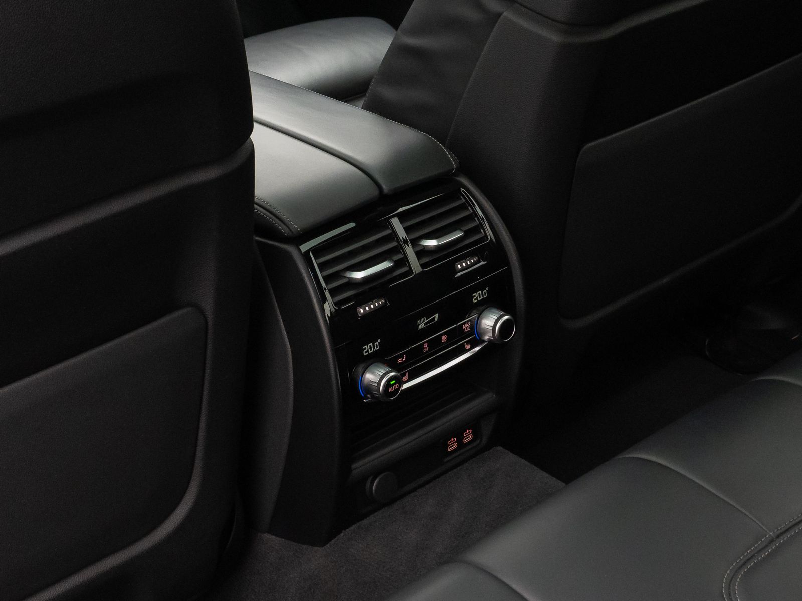 Fahrzeugabbildung BMW M550i xD Laser SoftClos 360°HUD DAB H/K DisplKey