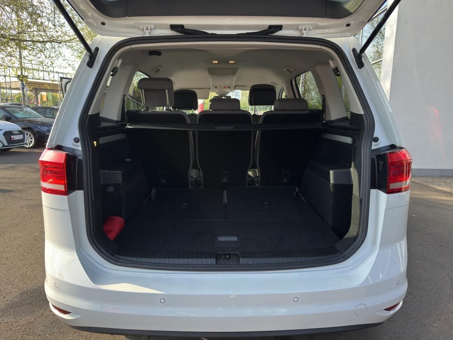 Fahrzeugabbildung Volkswagen Touran Comfortline 1.5 TSI-DSG,7-Sitzer,Rückf.-K