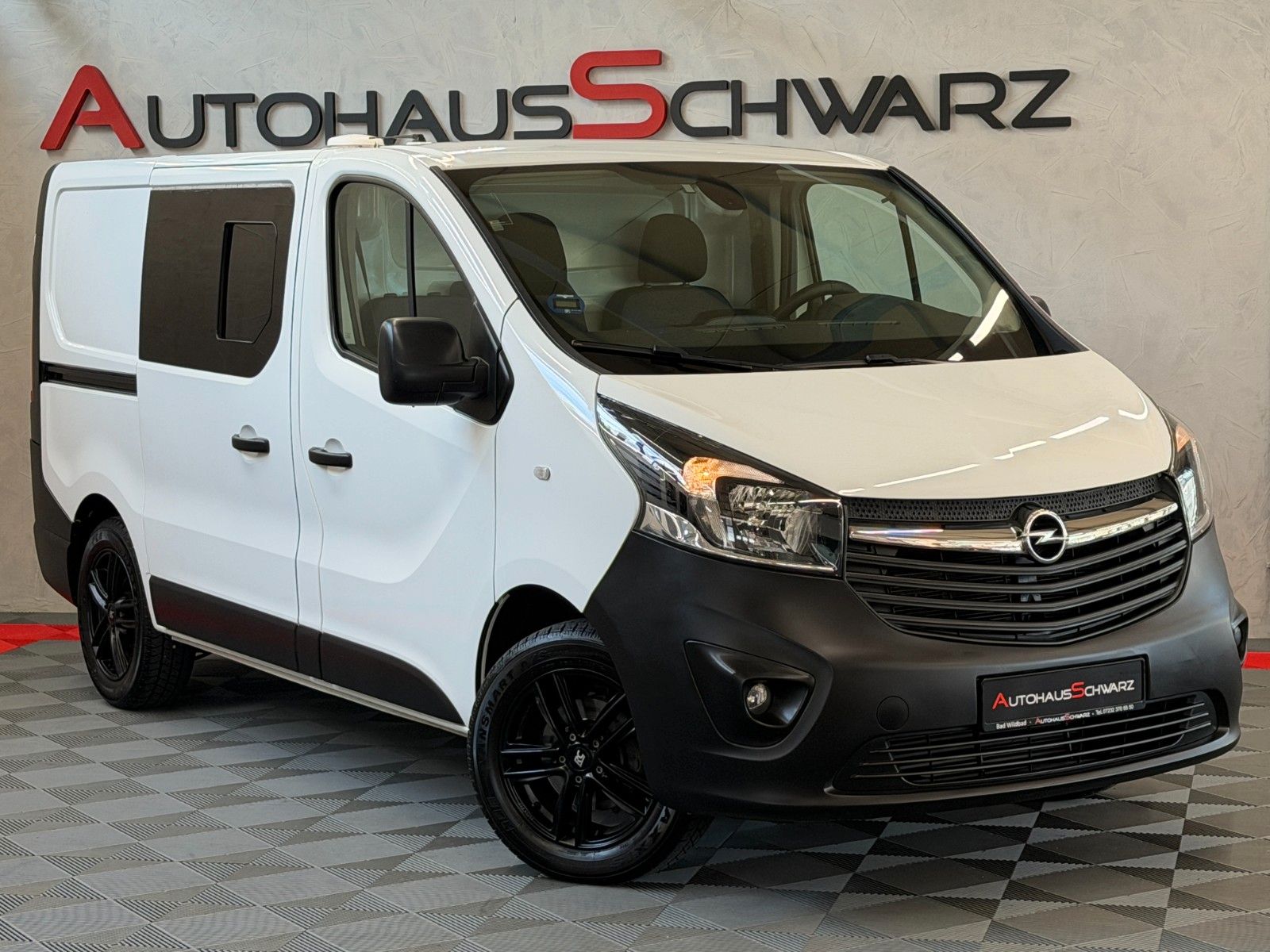 Opel Vivaro - 1