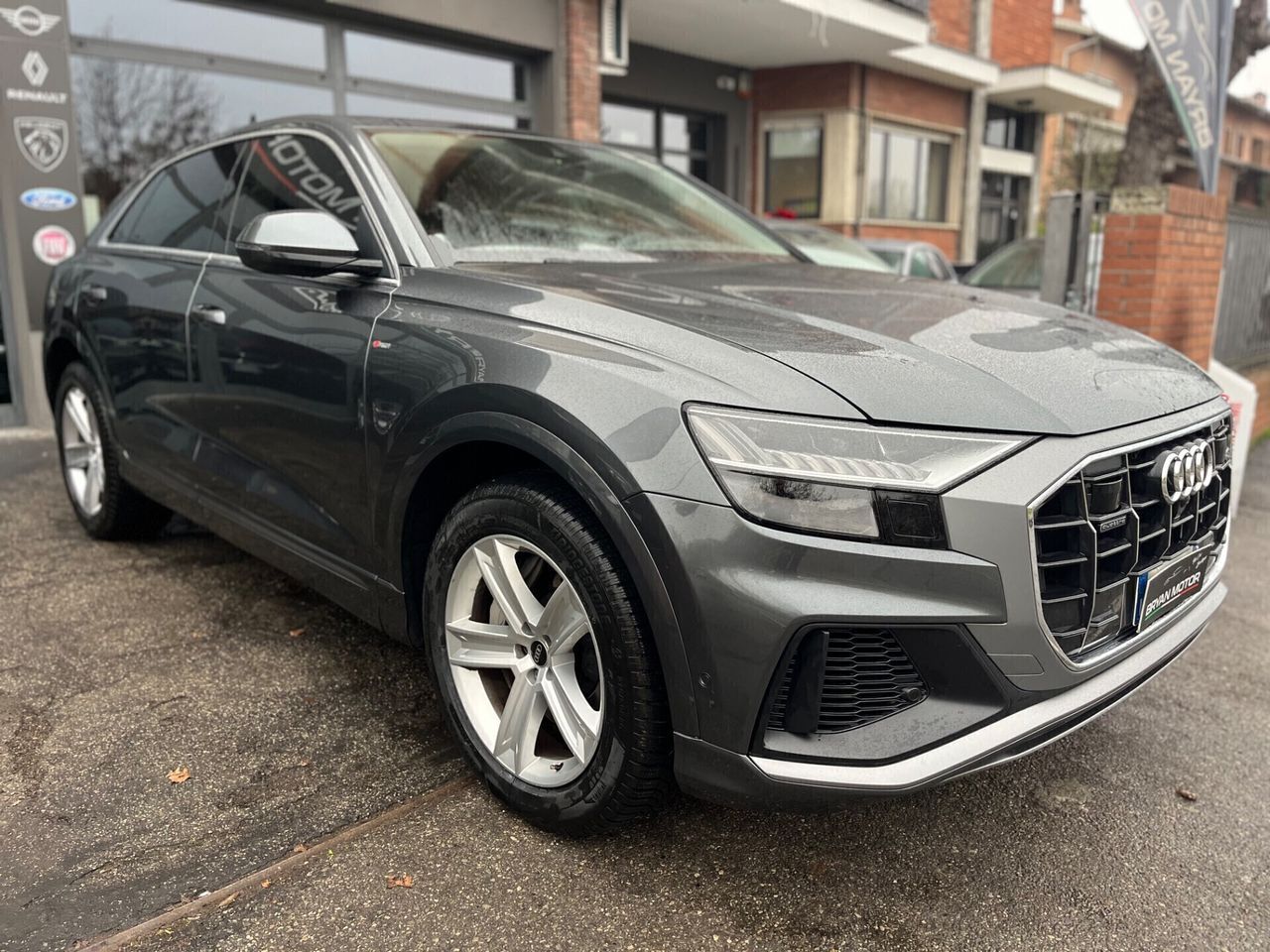 Audi Q8 55 TFSI quattro tiptronic imagem 2