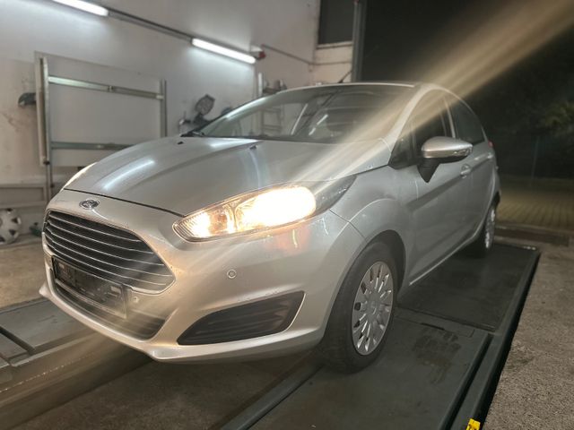 Ford Fiesta 1,6 TDCi PDC vorne hinten Klima 5 Türer