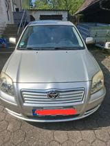 Toyota Avensis - Toyota Avensis aus 2005 mit Diesel-Antrieb