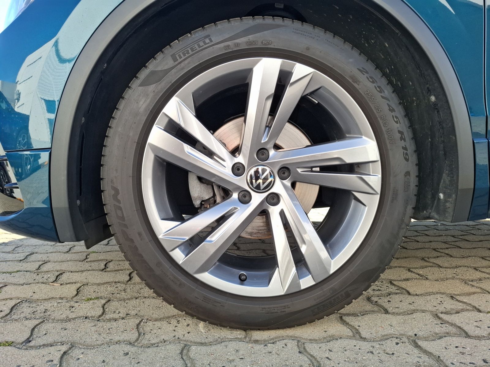 Fahrzeugabbildung Volkswagen Tiguan TSI R-line DSG Matrix Navi AID ACC 360° P