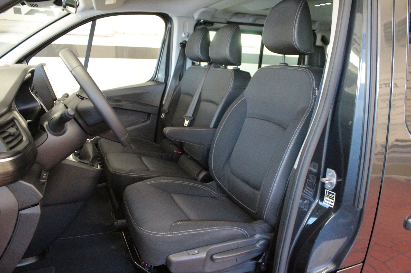 Fahrzeugabbildung Renault Trafic Grand L2H1 Blue DCI EDC Automatik