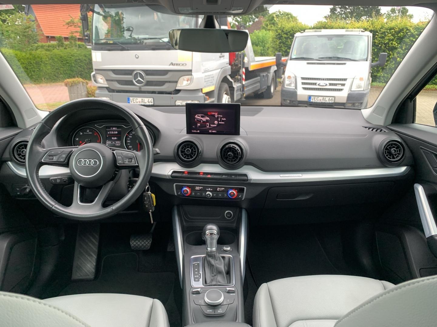 Audi Q2 quattro sport El. Panodach Navi Leder Digital